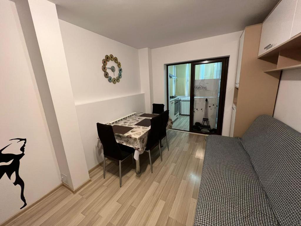 2 Bedrooms Apartment. Galaţi Dış mekan fotoğraf